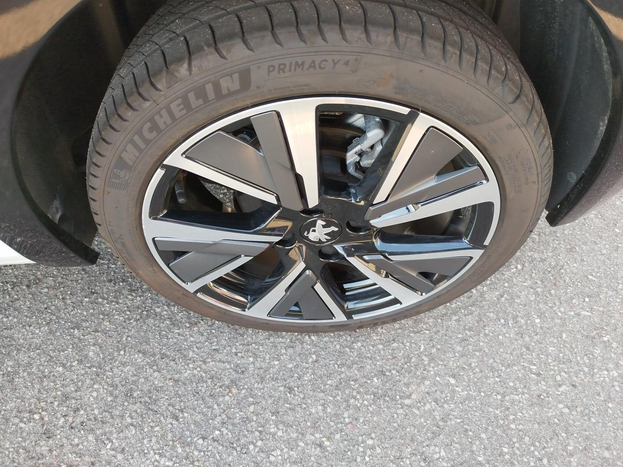 Peugeot 208 puretech 100 s&s eat8 gt — photo 11
