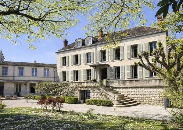 PROPRIÉTÉ DE FAMILLE