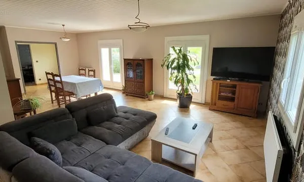 Maison familiale 4 chambres chaleureuse sur 2 700 m2 de terrain — Projet de vie entre océan et monta