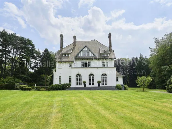 Maison 12 pièces 674 m²