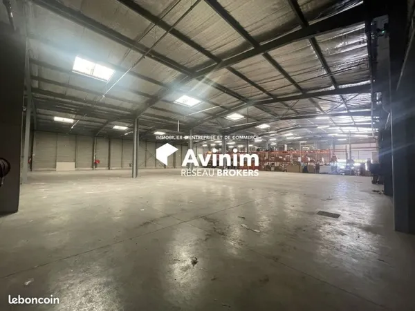 Local 2400 m² Aix-en-Provence