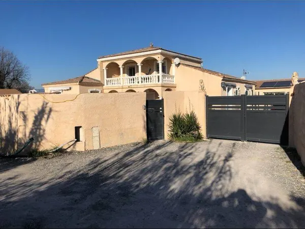 Maison 10 pièces 280 m²