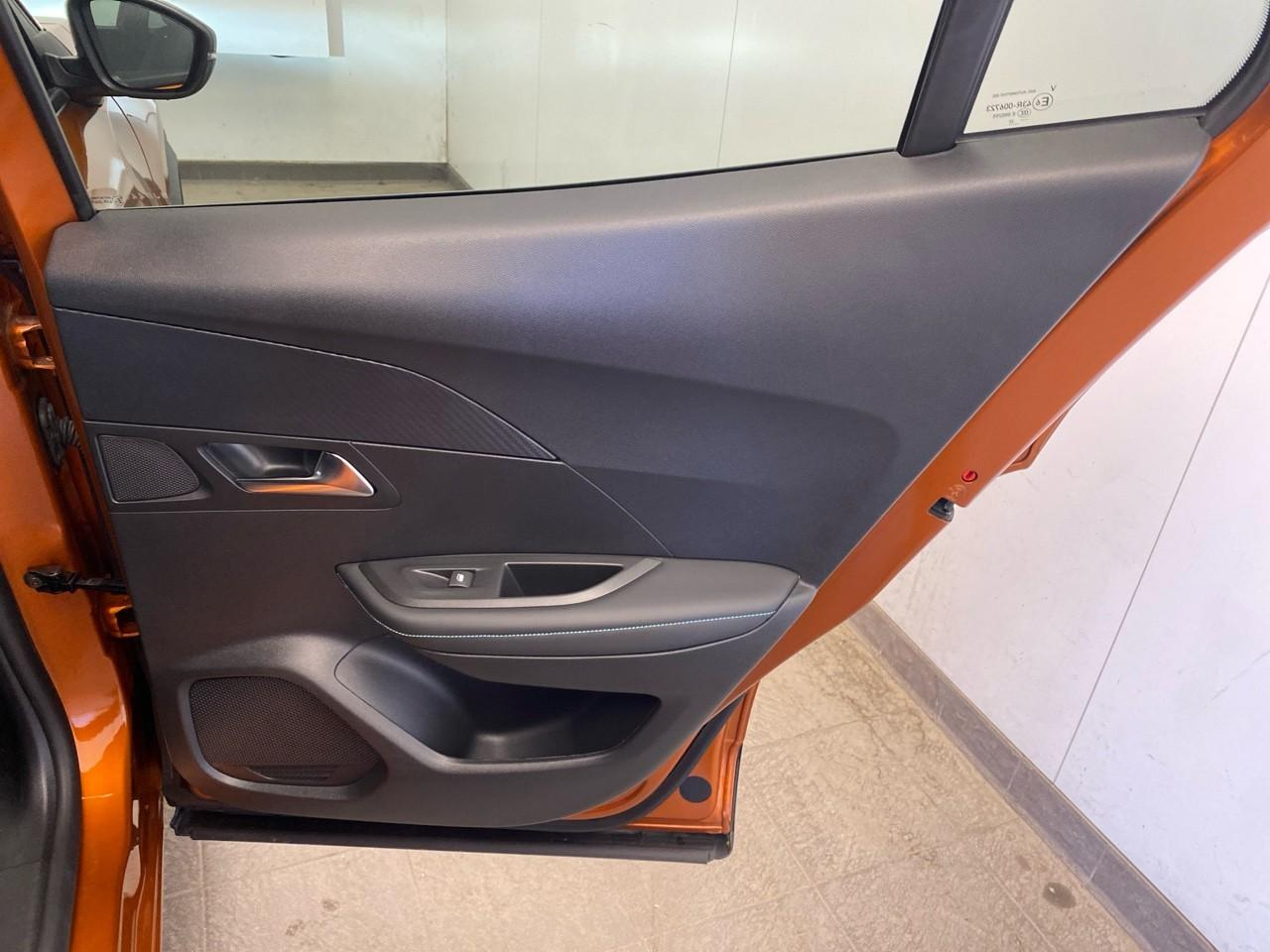 Peugeot 2008 bluehdi 130 s&s eat8 allure pack — photo 25