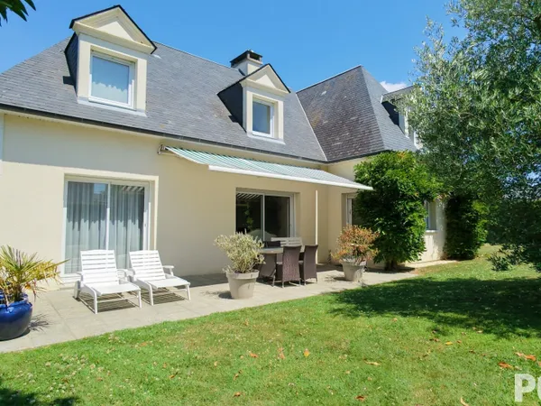 A Vendre - Élégante maison bourgeoise de 180 m² en plein coeur de Saint-Hilaire-du-Harcouët