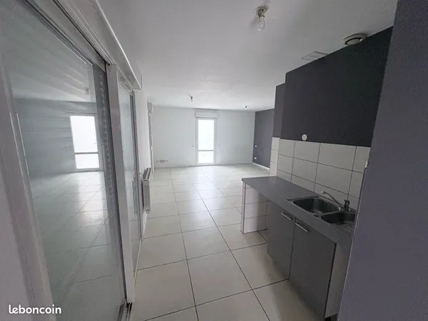 Studio 43 m² en rez-de-chaussée - Parempuyre