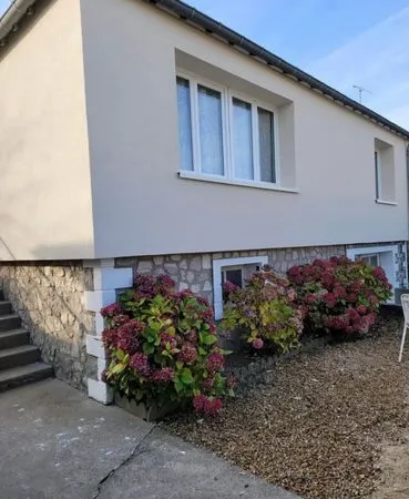 Maison avec jardin, sous-sol, 2 chambres et salon à louer à Toury (28310)