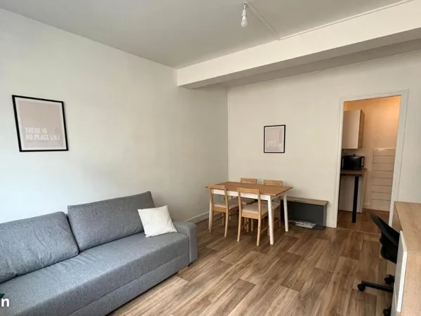 T2 DUPLEX MEUBLÉ 44 m² - DERNIER ÉTAGE - CENTRE-VILLE NARBONNE