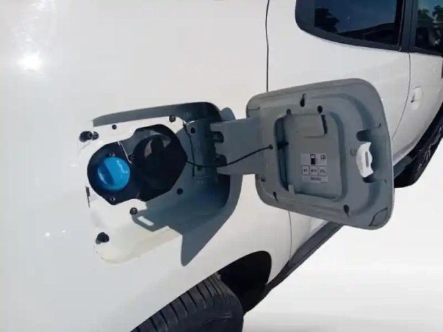 Dacia Duster 1.5 blue dci 115ch  journey 4x4 — photo 10