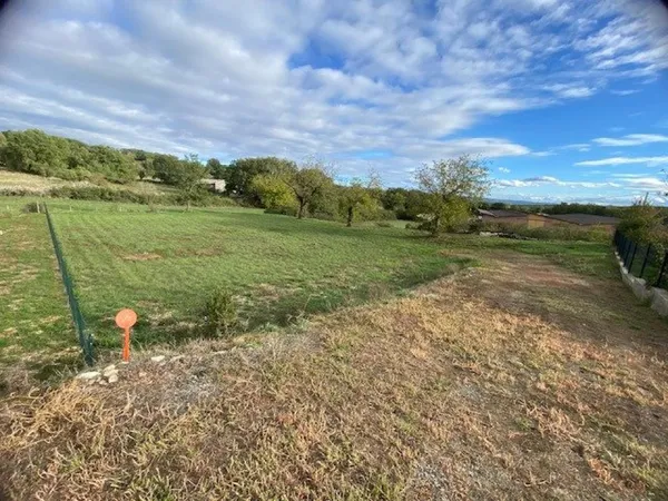 Terrain viabilisé 1741 m² à VILLENEUVE d'AVEYRON
