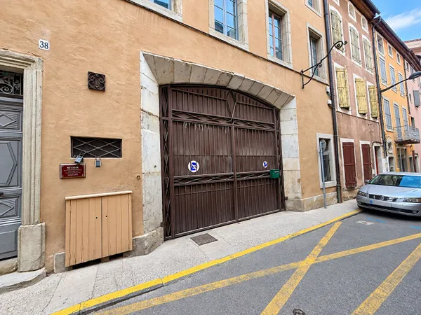 Rare à Carcassonne ? Garage de 168 m² en plein centre-ville