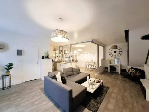 Maison 10 pièces 241 m²