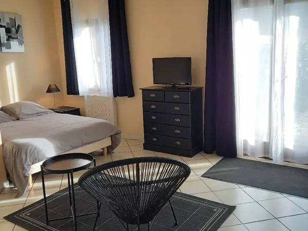 Nogent-sur-seine, STUDIO proche Ets SOUFFLET - C.N.P.E. Avec parking et jardin clos