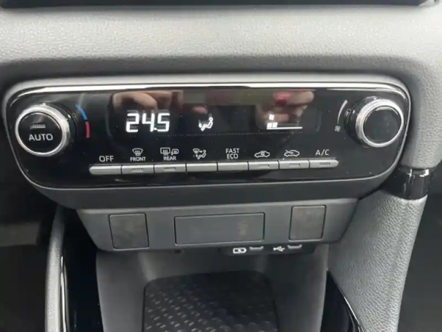 Toyota Yaris hybride 116h design — photo 14