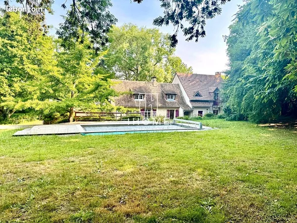 Propriété 8 pièces 230 m²