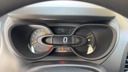 Renault Captur 0.9 TCe 90 - Zen – 2014 – 107458 km – Essence – Boîte Manuelle — photo 14
