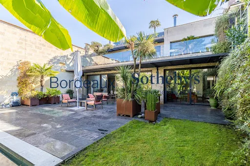 Maison 9 pièces 450 m²