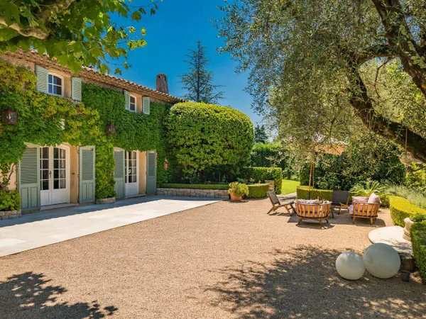 Maison 8 pièces 300 m²