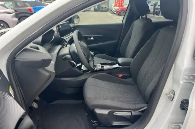 Peugeot 208 100 s&amp;s bvm6 — photo 10
