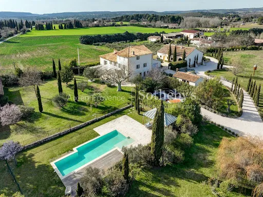 Maison 20 pièces 640 m²