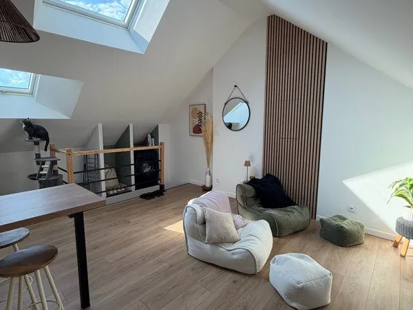 Appartement entièrement rénové - Dernier étage - Climatisation