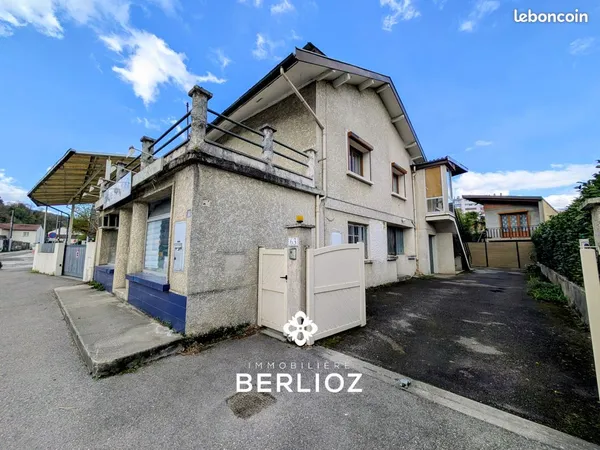 Maison 7 pièces 235 m²