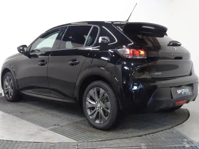 Peugeot 208 e- 136ch style — photo 8