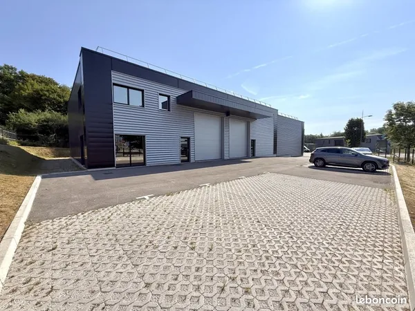 Local commercial 205 m²