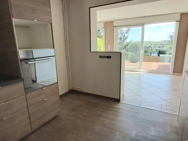 Maison bénéficiant d'une terrasse avec une superbe vue à Etampes, 3 chambres, jardin et garage