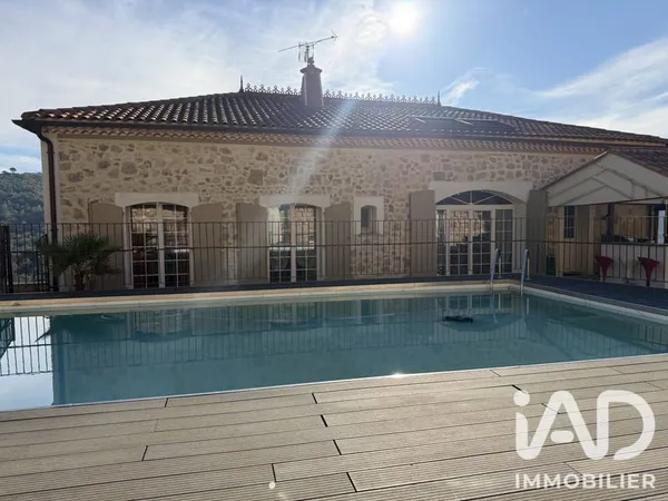 Maison 6 pièces 233 m²