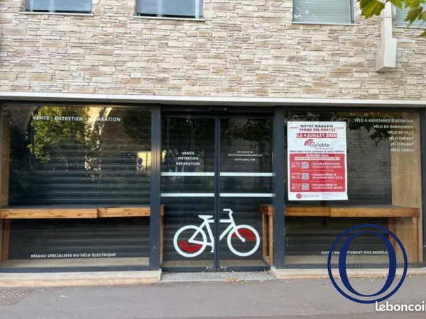 Local 250 m² Issy-les-Moulineaux