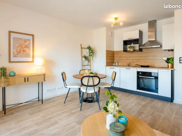 Appartement T2 neuf - idéal seniors avec cuisine équipée et salle commune - Confort et convivialité