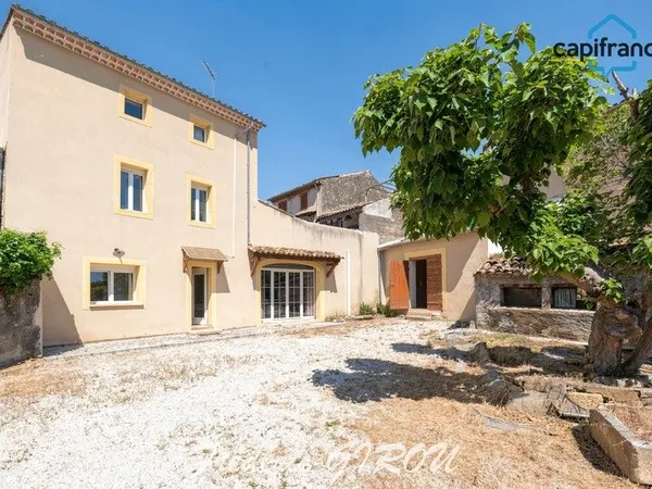Maison de village rénovée 4/5 pièces 135m² LANCON de PROVENCE (13680) - vaste cour et grange en anne