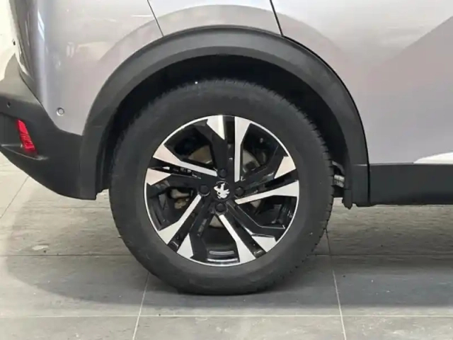 Peugeot 2008 e- 136ch gt — photo 11