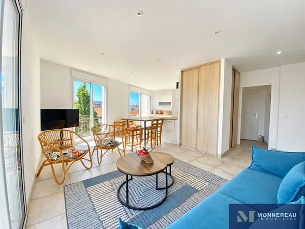 APPARTEMENT T3 AVEC BALCON 100 M DE LA PLAGE