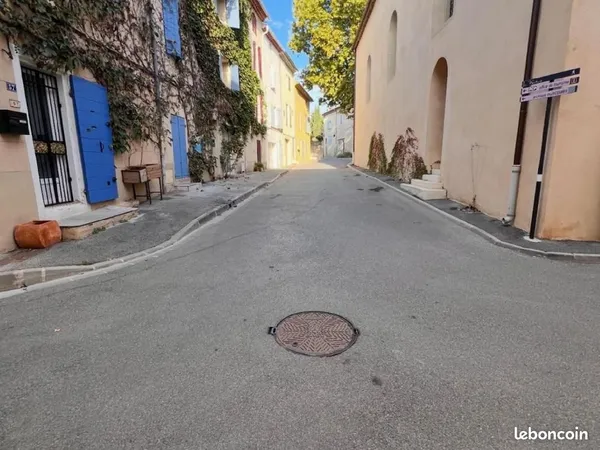 Parking 71 m² Pertuis