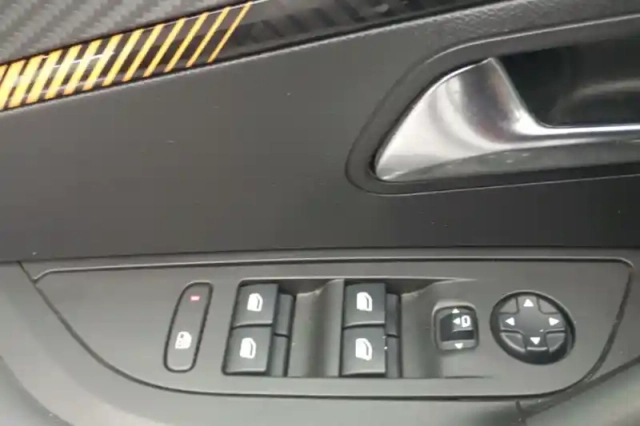 Peugeot 2008 electrique 136 ch — photo 85