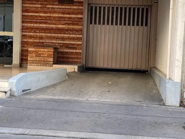 Parking rue saint Charles / église 12 m2
