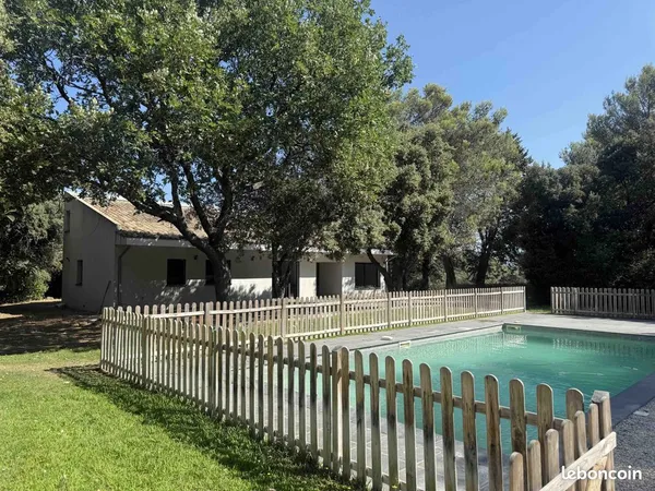 Villa contemporaine de prestige à 5 minutes du centre d'Aix-en-Provence à louer