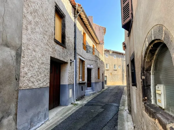 MAISON DE BOURG AVEC GARAGE, TERRASSE ET ANNEXE