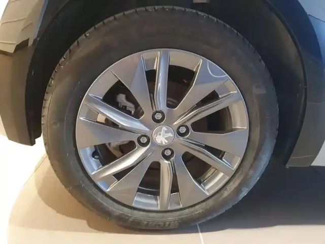 Peugeot 208 electrique 50 kwh 136ch — photo 11