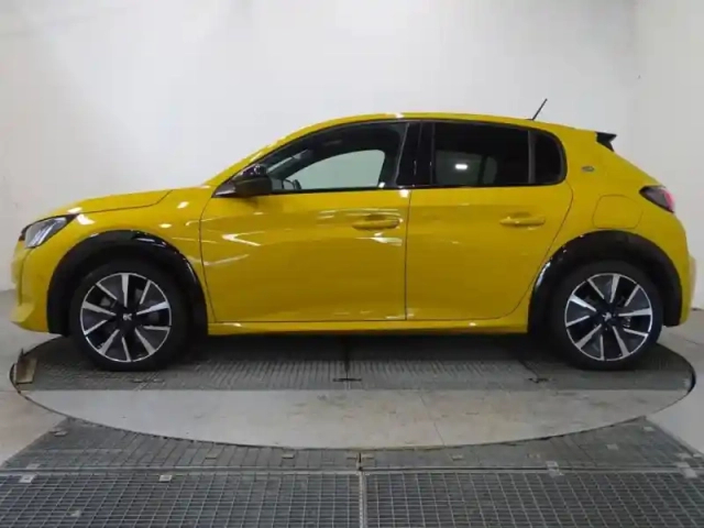Peugeot 208 e- 136ch gt — photo 5