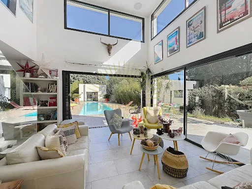 Maison 7 pièces 230 m²
