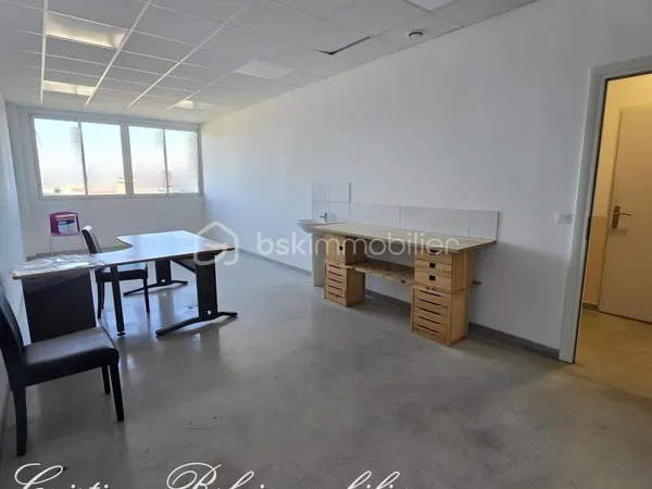 Bureau 86 m²