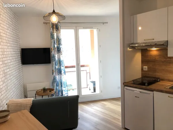 T2 lumineux entièrement rénové, balcon et parking FAC