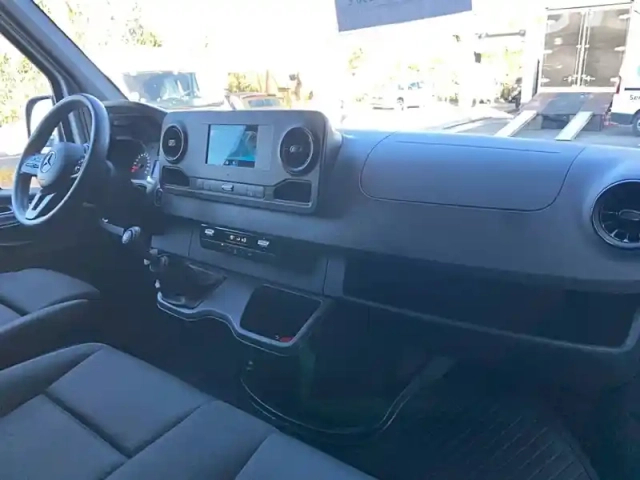 Mercedes Sprinter fgn 215 cdi 39 3.0t fwd — photo 41