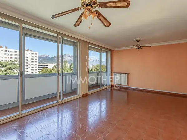 Appartement traversant 82 m²