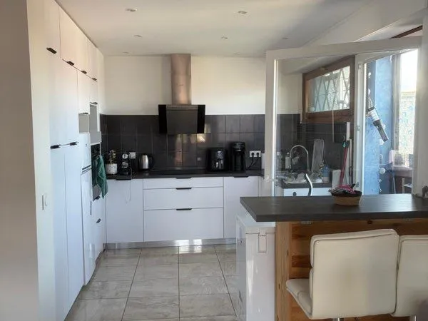 Appartement T4 transformé en T3 87m2 habitable + 13 m2 de balcon