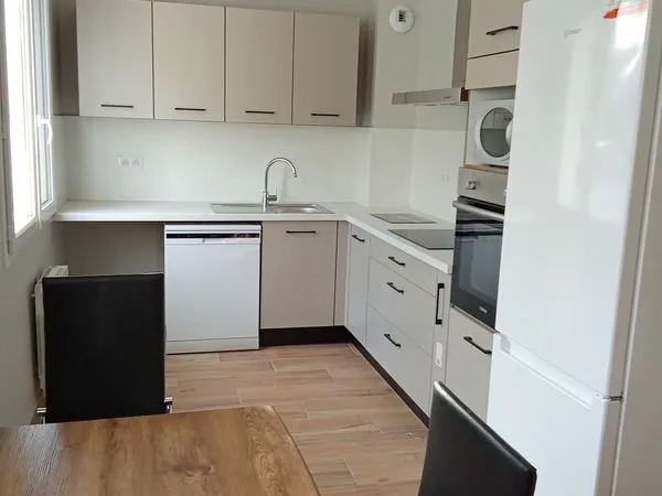 Colocation de 3 chambres Appartement rénové Wifi incluse