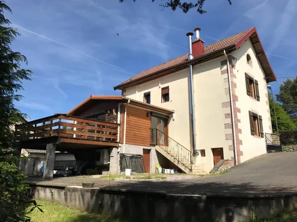 Maison spacieuse avec jardin à Saint Nabord Fallières