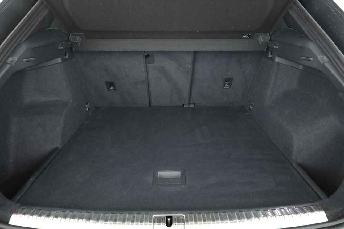 Audi Q3 35 TDI S Line Quattro — photo 16